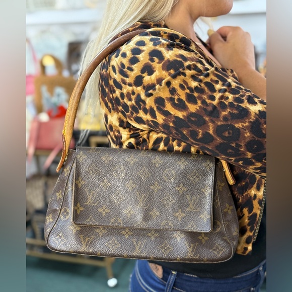 LV RARE SHOULDER BAG - Picture 1 of 2
